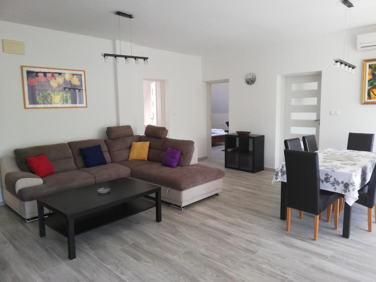 Levente Apartman Balatongyorok Luaran gambar
