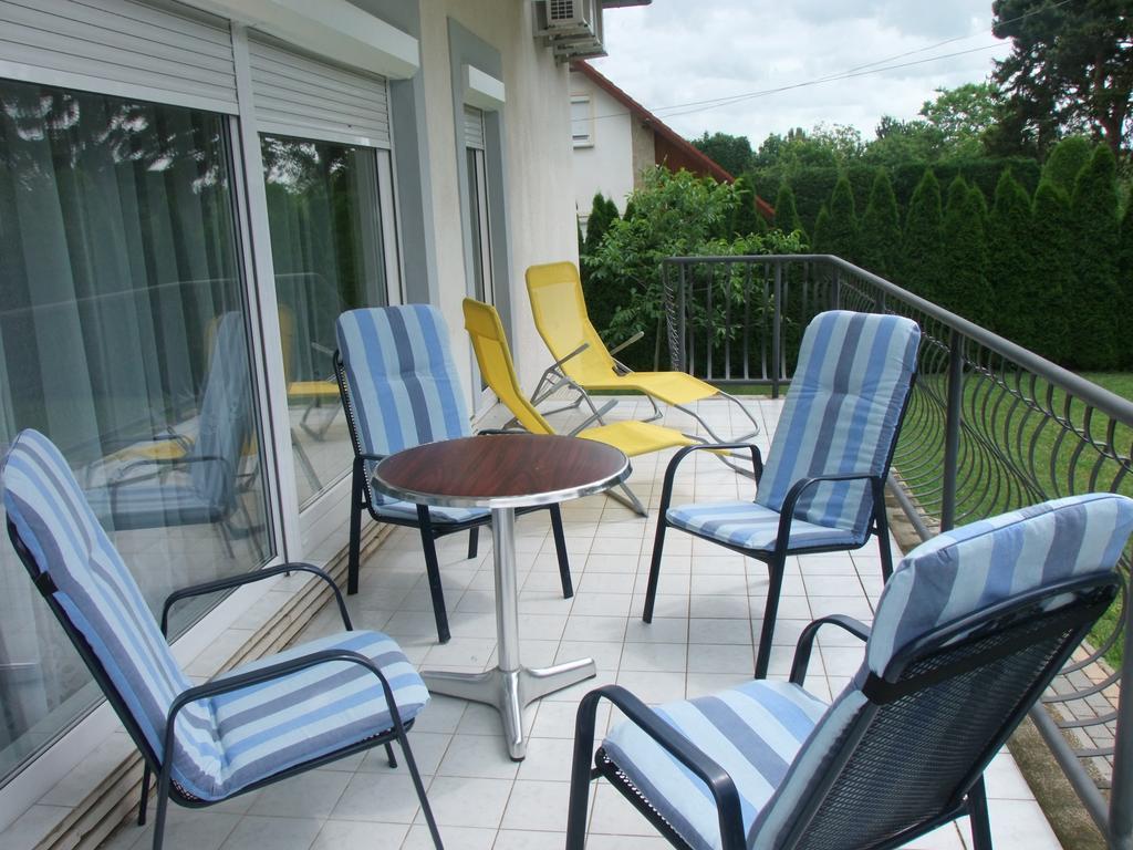 Levente Apartman Balatongyorok Luaran gambar
