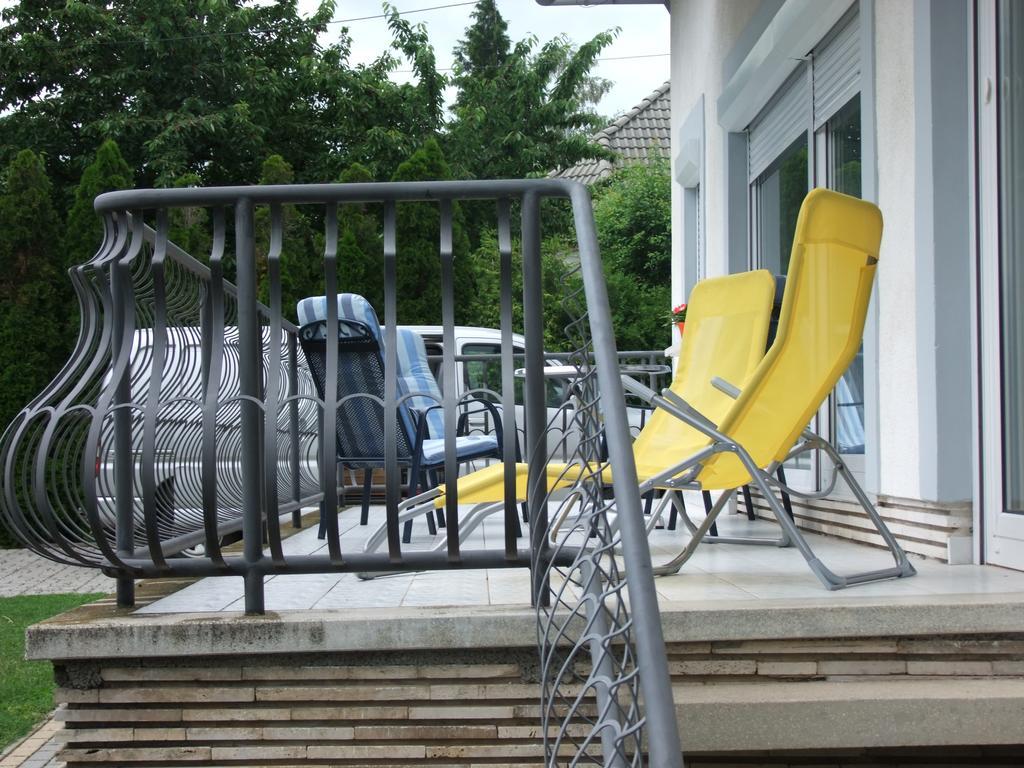 Levente Apartman Balatongyorok Luaran gambar