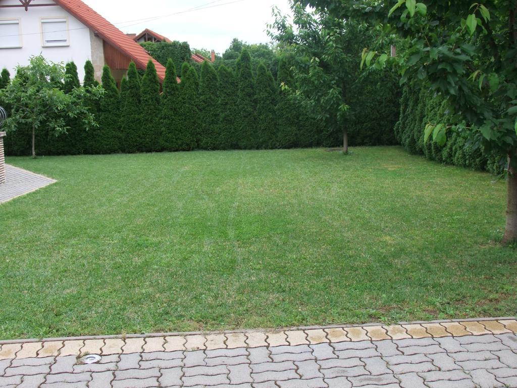Levente Apartman Balatongyorok Luaran gambar